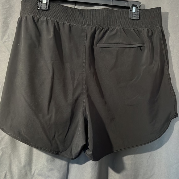 Black Active Shorts with Pockets Size XL - Picture 3 of 5
